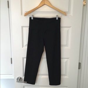 NWOT Old Navy Active Black Capri leggings